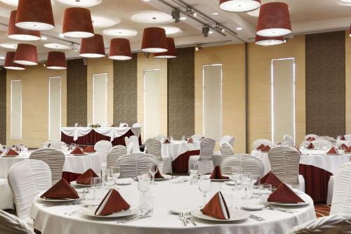 Ramada Sibiu Hotel - image 4