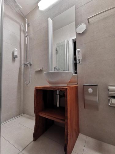 Hotel 16 - image 7
