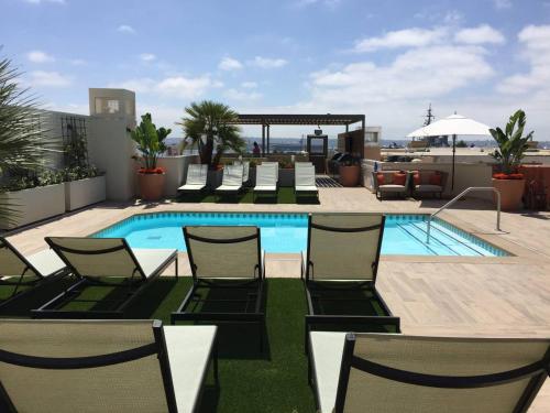 Beautiful San Diego Private Entrance Open Bedroom & Upstairs Loft! - H1