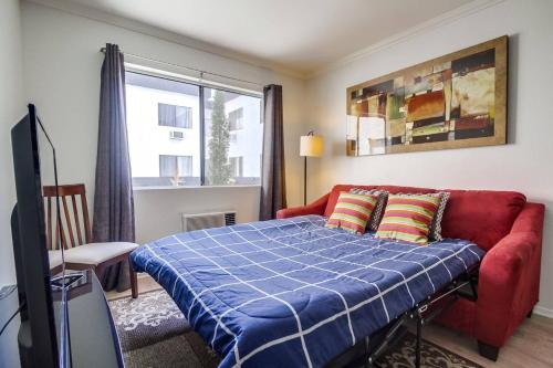 Hollywood Walk Of Fame 2BR&2BATH Fast WIFI Free Parking! - D2 - image 8