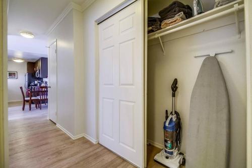 Hollywood Walk Of Fame 2BR&2BATH, Fast WIFI, Free Parking! - D2