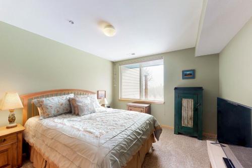 Cydney Ln Retreat - image 6
