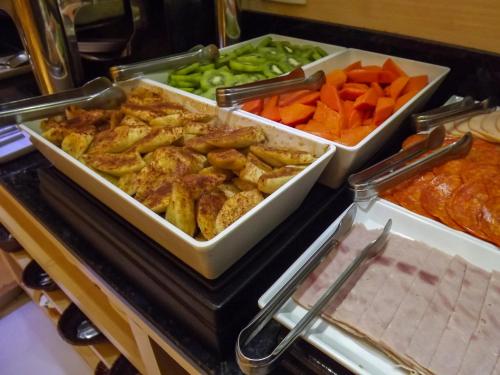 Food and beverages, Hotel Villa Rica near Galeteando