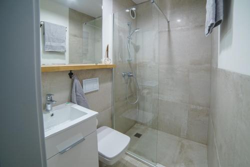 Double Room image 3
