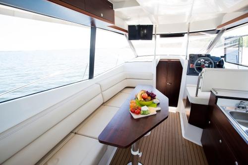 Jacht motorowy Platinum 989 Flybridge