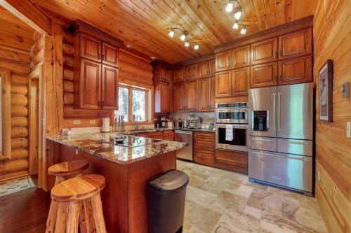 Blue River Elegance - image 5
