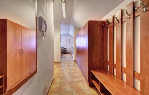 2 bedrooms, 5 beds