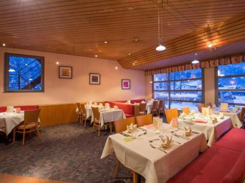 Hotel Sherlock Holmes & Khana Restaurant "200 m Gondola to Hasliberg Ski" in Meiringen