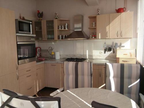 Kitchen, Apartman Ceran in Mirista