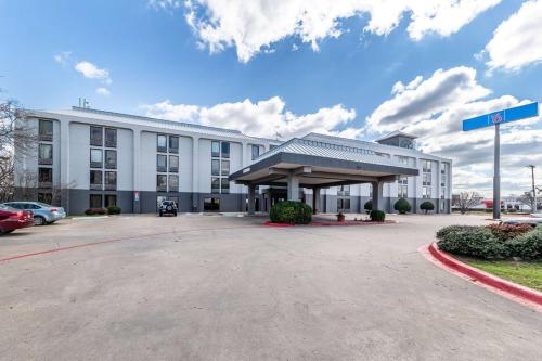 Motel 6-Lewisville, TX - Medical City