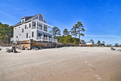 . Waterfront Mobjack Bay Beach House in Gloucester!