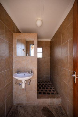 ห้องน้ำ, Canyon Roadhouse Campsite in แคนย่อนแลนด์