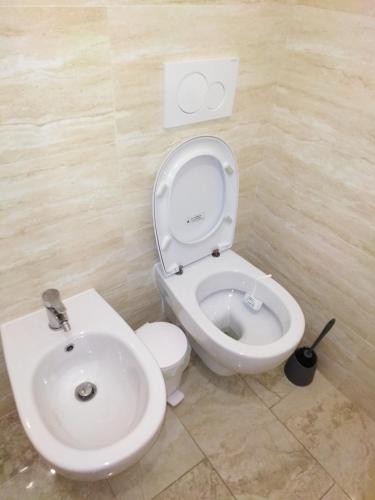 Triple Room with Private Bathroom image 10