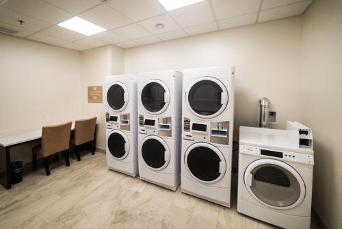 Candlewood Suites West Edmonton - Mall Area By IHG - image 4