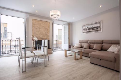 APARTAMENTO CASCO ANTIGUIO ↑ CALIDADES 4 PX 1 BR, Sevilla