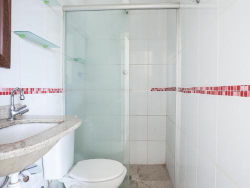 Standard Twin Room image 8