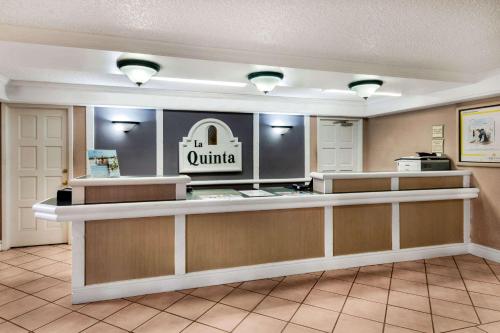 Vestíbulo, La Quinta Inn by Wyndham Albuquerque Northeast in Northern Albuquerque Suburbs