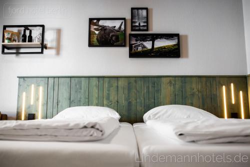 Family Room image 3