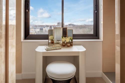 Four Seasons Hotel London at Park Lane - image 6