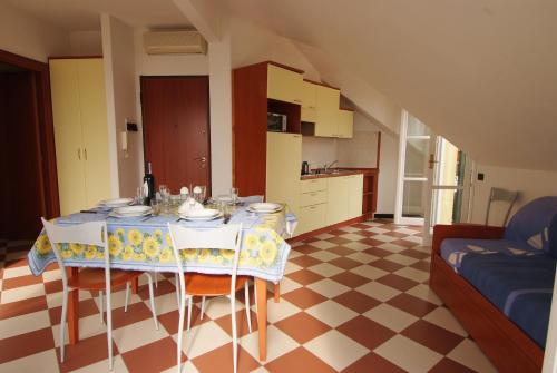 One-Bedroom Apartment (6 Adults)