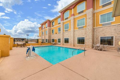 Bassein, Residency Suites in Cotulla (TX)