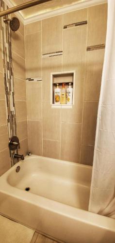 El Altos - An Irvie Home with Summer Pool - image 2