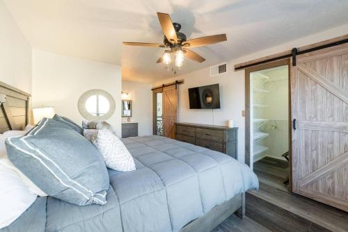 The Plaza - An Irvie Smart w Home Summer Pool - main image