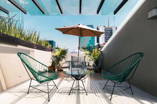 Stunning PH with Private Roof Terrace