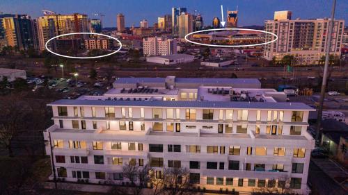 Illume - State-Of-The-Art Oasis - All-Suite Layout condo - image 2