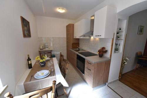  Apartment Nona in Tar