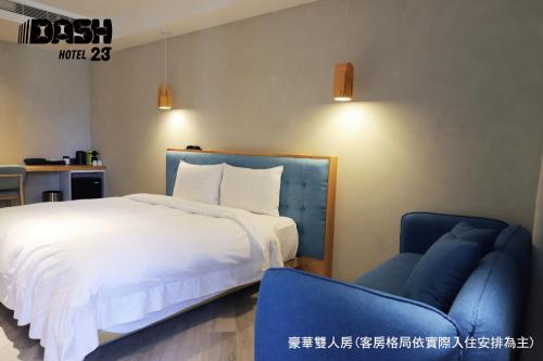 Deluxe Double Room with Balcony image 10