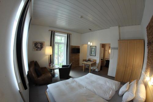 1 queen bed