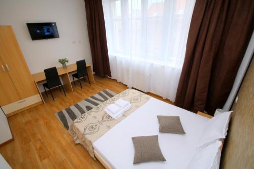 One-Bedroom Apartment image 3
