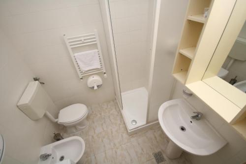 One-Bedroom Apartment image 8
