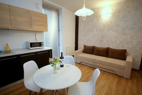One-Bedroom Apartment image 10