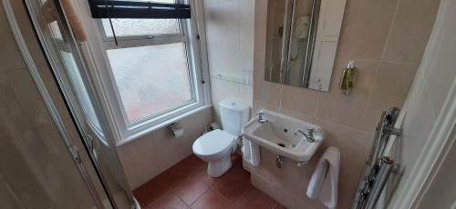 Brooke House - image 3