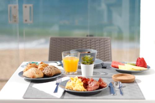 Golden Beach Guest House & Rooftop Bar - image 4