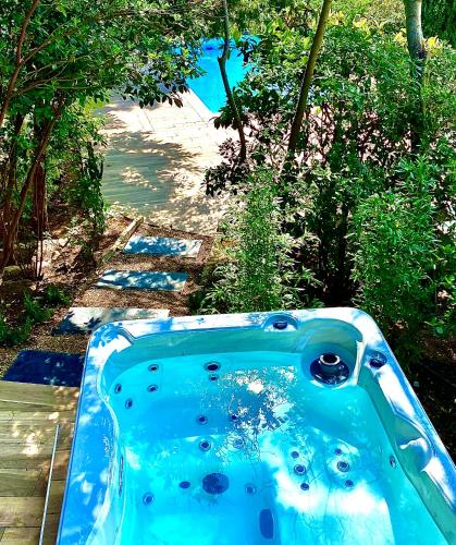 The Address Cassis