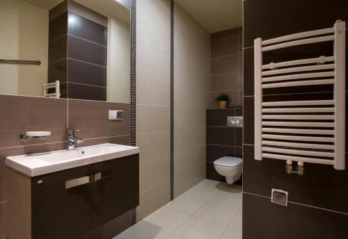 One-Bedroom Apartment image 2