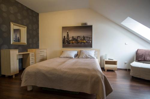 One-Bedroom Apartment image 5
