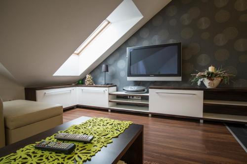 One-Bedroom Apartment image 10