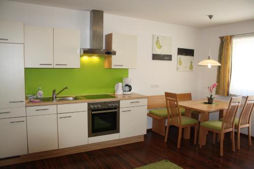 廚房, Alpenjuwel Appartements in 弗拉紹