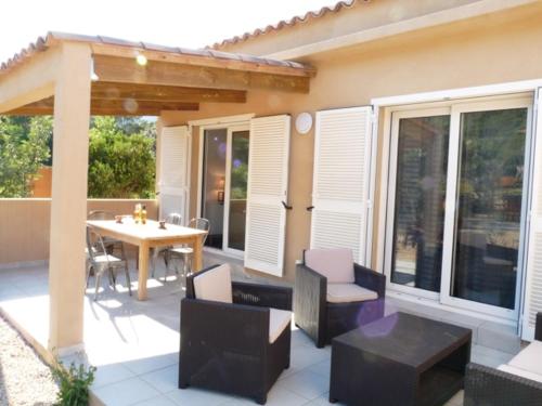 2 bedrooms, 3 beds
