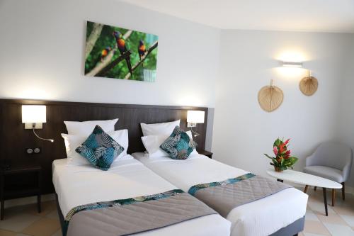 Double or twin room, pool view