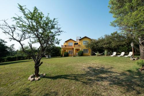 Exterior view, LAS PRINCESAS Cabanas frente al rio in Los Reartes