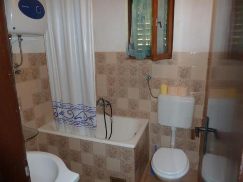 Apartments Maja - 80 m from the beach - image 2