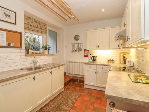 Middle Cottage - image 8