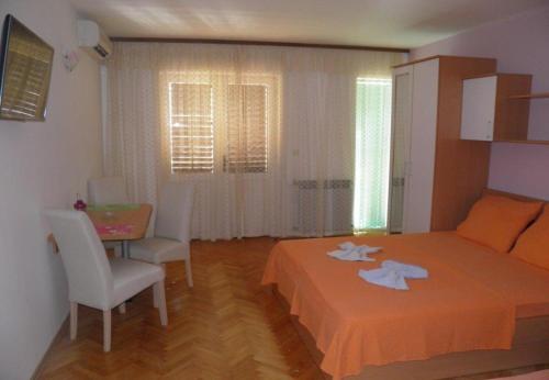 Apartments Vese - 200m from beach - image 2