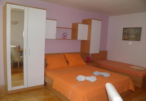 Apartments Vese - 200m from beach - image 4