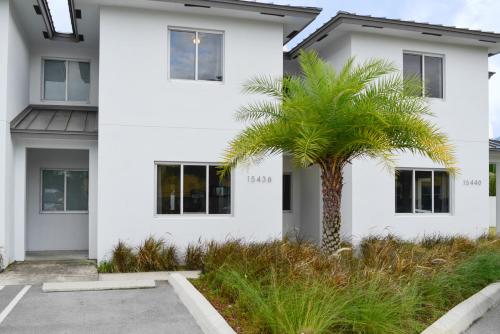 Amazing Townhouse 7 Miles From the Beach - NTH9